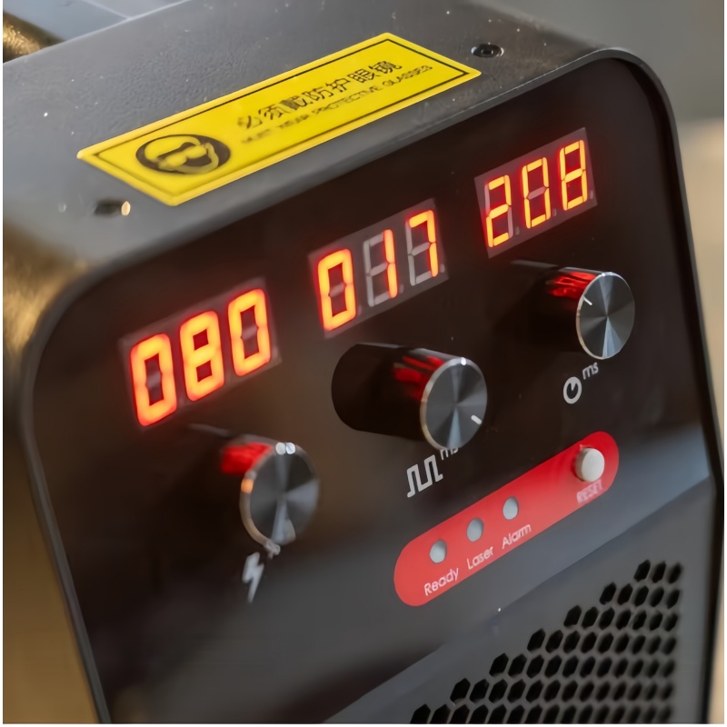 Industrial Laser Welding Machine Price - เครื่องเชื่อมเลเซอร์แบบมือถือสำหรับงานอุตสาหกรรม ระบบระบายความร้อนด้วยอากาศ เครื่องเชื่อมโลหะสแตนเลสแบบพกพา ผลิตในจีน ราคาประหยัด